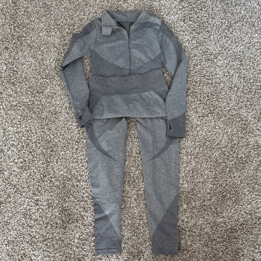 LA + IMAGE Gray Women's Leggings and Top Set